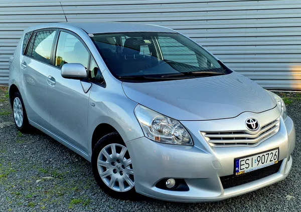 toyota verso Toyota Verso cena 24900 przebieg: 190000, rok produkcji 2011 z Sieradz